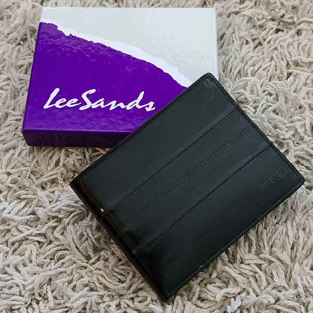 New in box Eelskin Lee Sands wallet